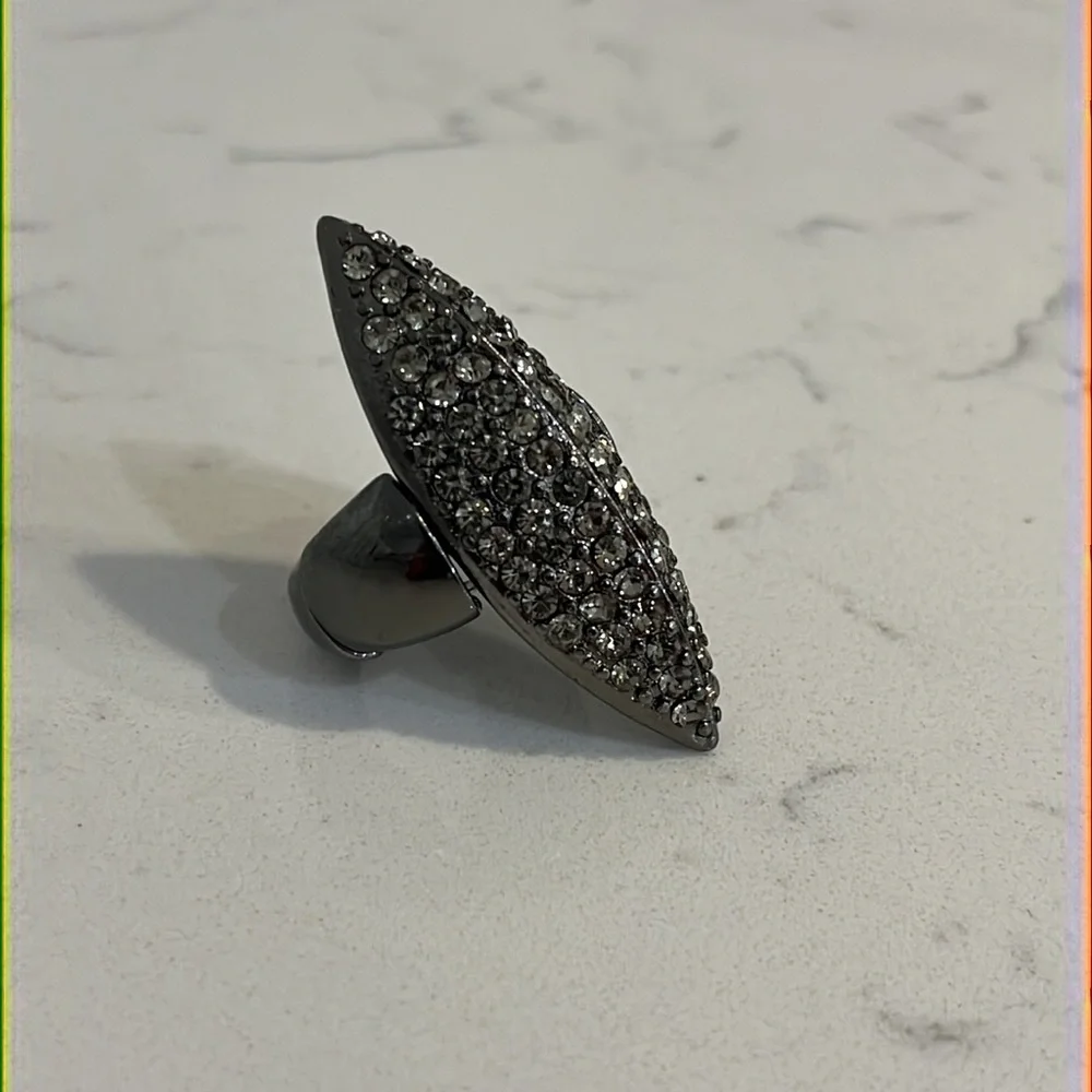 BCBG RING - Picture 3 of 5